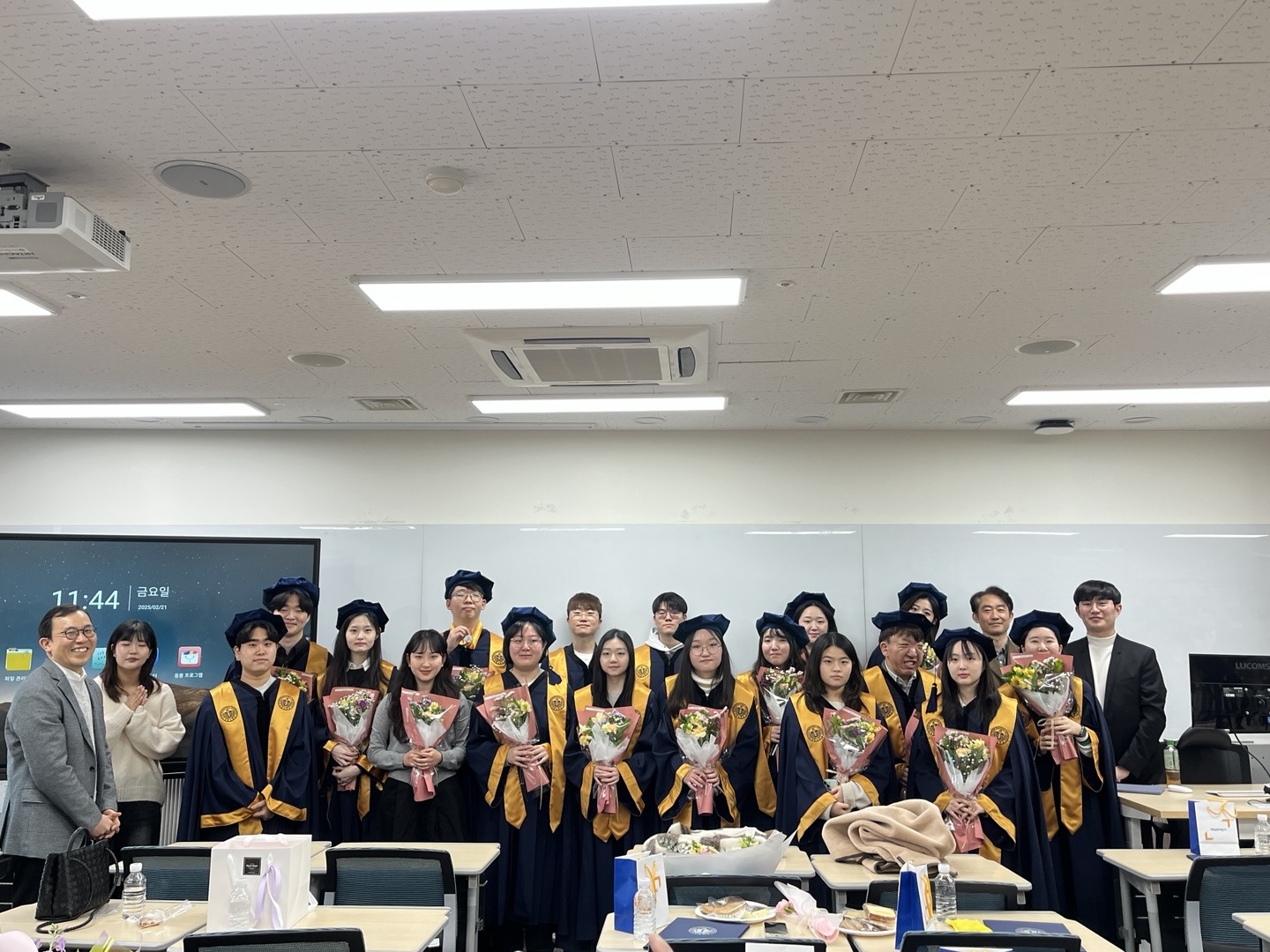 2025년 2월 학위수여식 단체사진